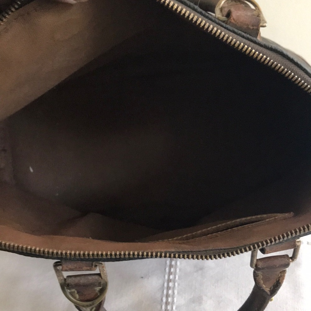 Louis Vuitton alma handbag - Picture 9 of 11